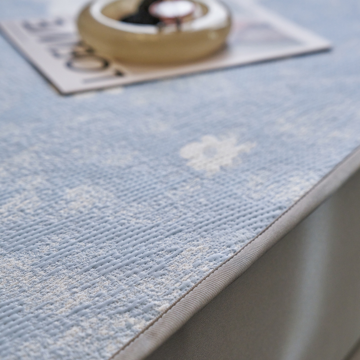 91家纺网 家纺一手货源 找家纺 千朵森 2026新款花卉系列冰感提花款凉席三件套 雾蓝屿