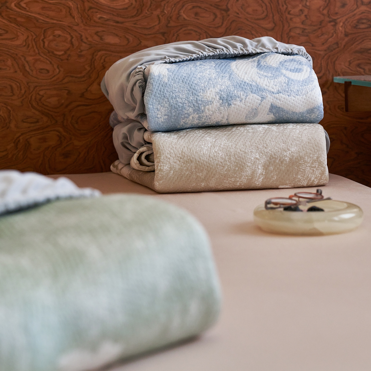 91家纺网 家纺一手货源 找家纺 千朵森 2026新款花卉系列冰感提花款凉席三件套 组合