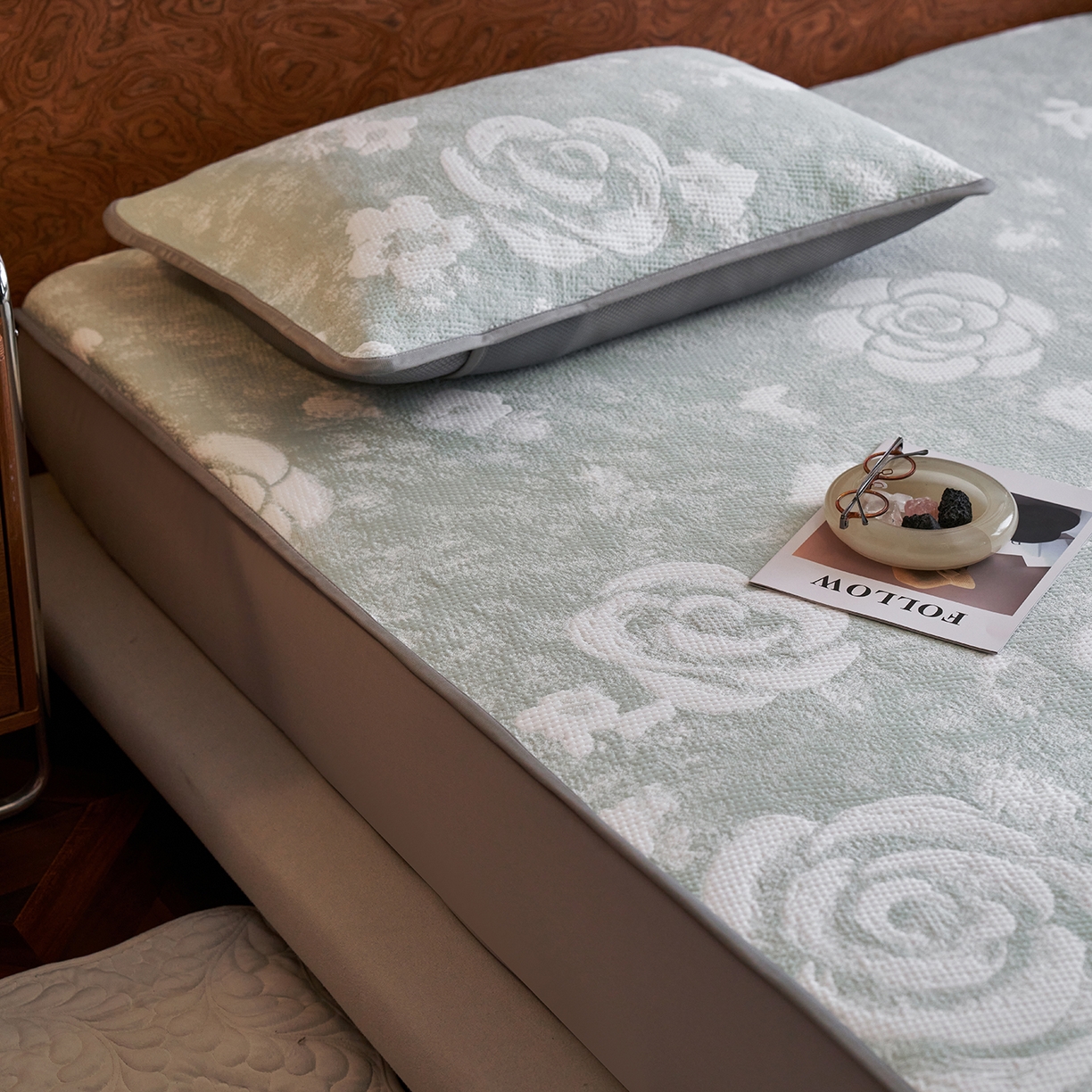 91家纺网 家纺一手货源 找家纺 千朵森 2026新款花卉系列冰感提花款凉席三件套 青萝屿