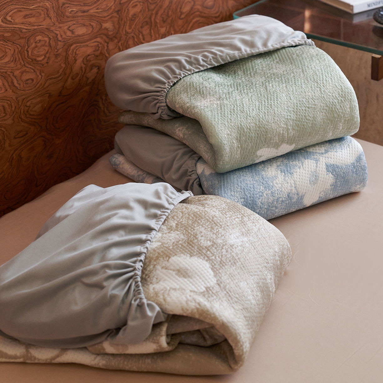 91家纺网 家纺一手货源 找家纺 千朵森 2026新款花卉系列冰感提花款凉席三件套 组合