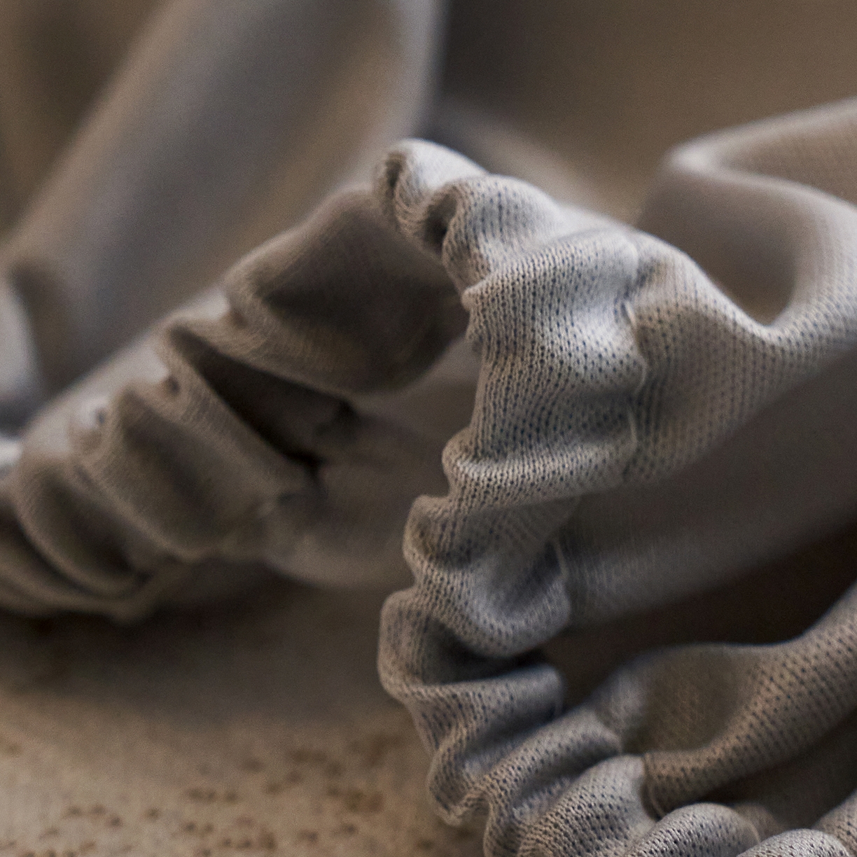 91家纺网 家纺一手货源 找家纺 千朵森 2026新款花卉系列冰感提花款凉席三件套 檀棕屿