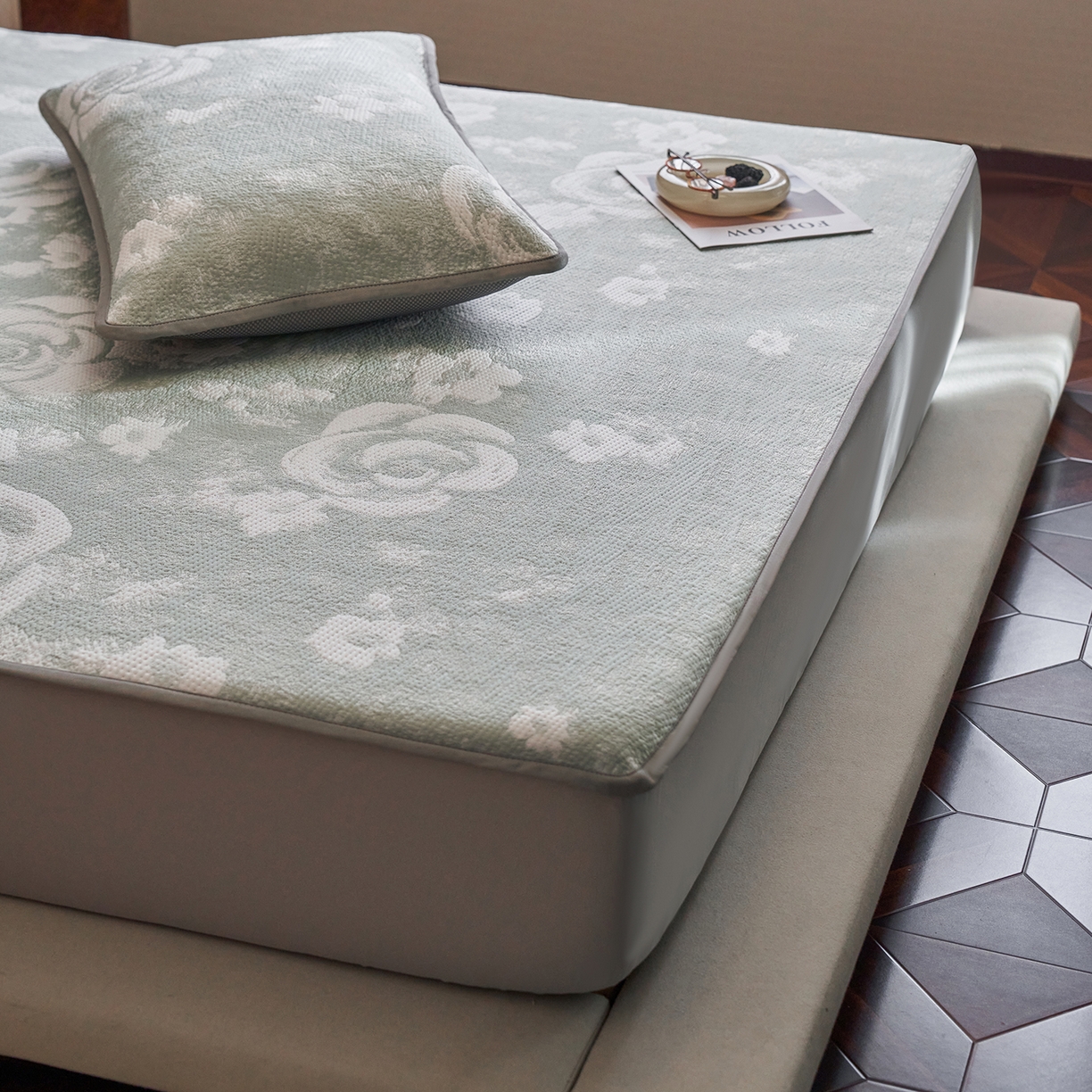 91家纺网 家纺一手货源 找家纺 千朵森 2026新款花卉系列冰感提花款凉席三件套 青萝屿