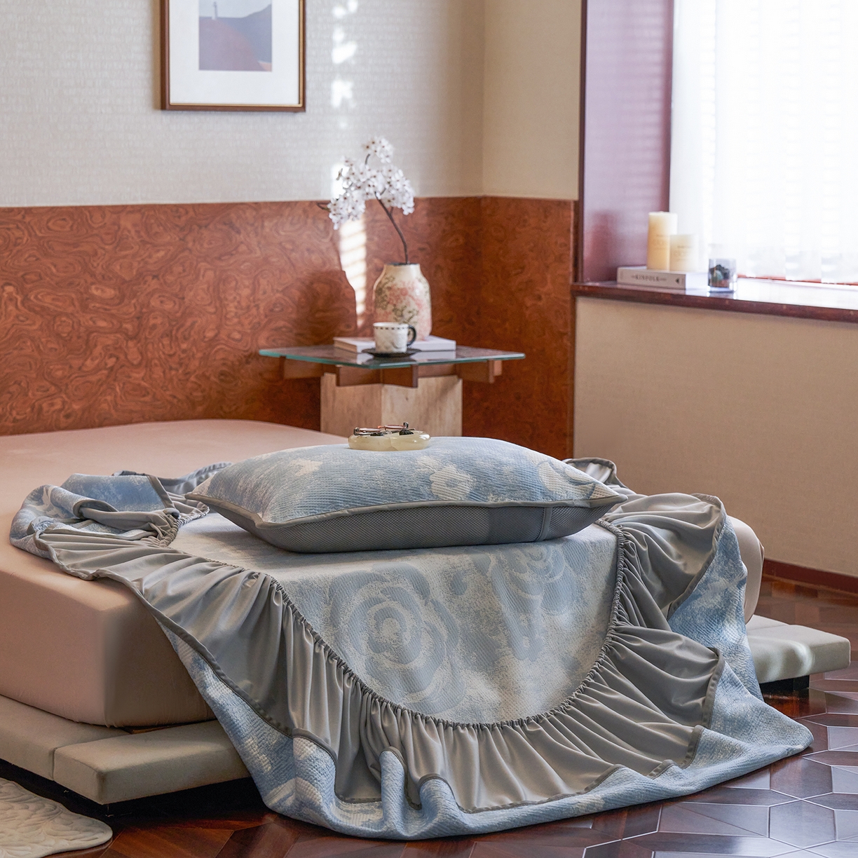 91家纺网 家纺一手货源 找家纺 千朵森 2026新款花卉系列冰感提花款凉席三件套 雾蓝屿