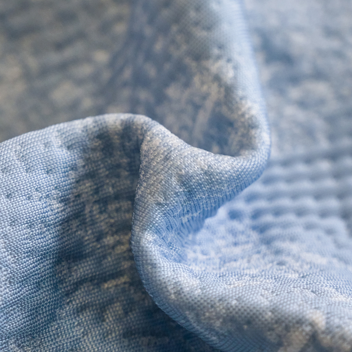 91家纺网 家纺一手货源 找家纺 千朵森 2026新款花卉系列冰感提花款凉席三件套 雾蓝屿