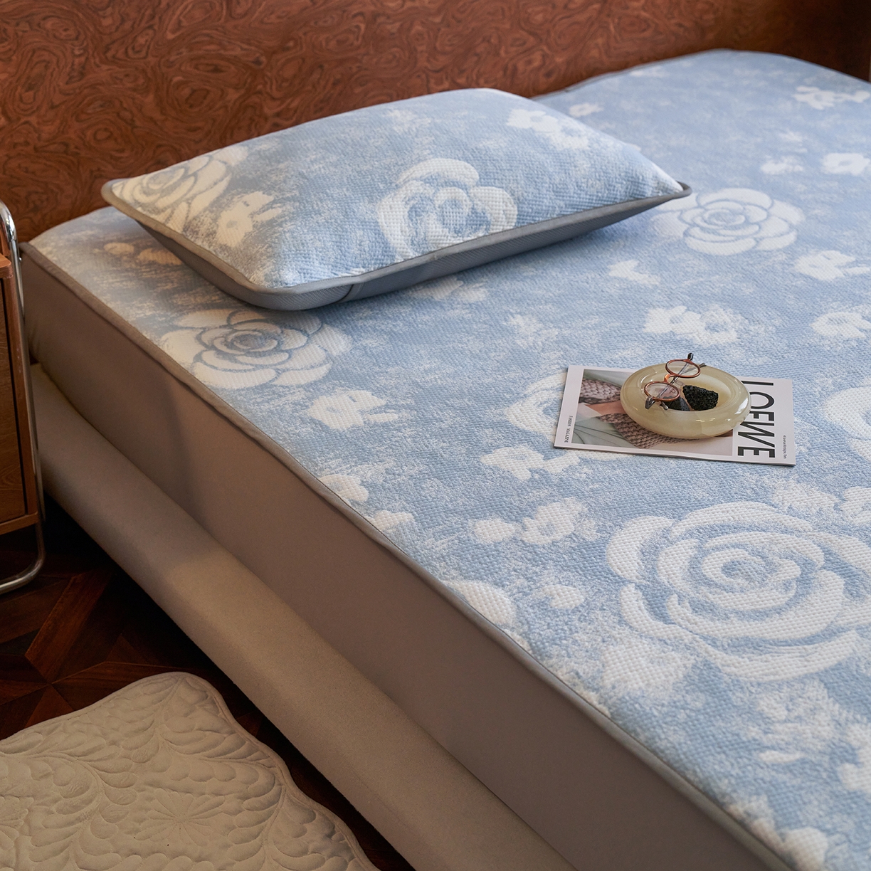 91家纺网 家纺一手货源 找家纺 千朵森 2026新款花卉系列冰感提花款凉席三件套 雾蓝屿