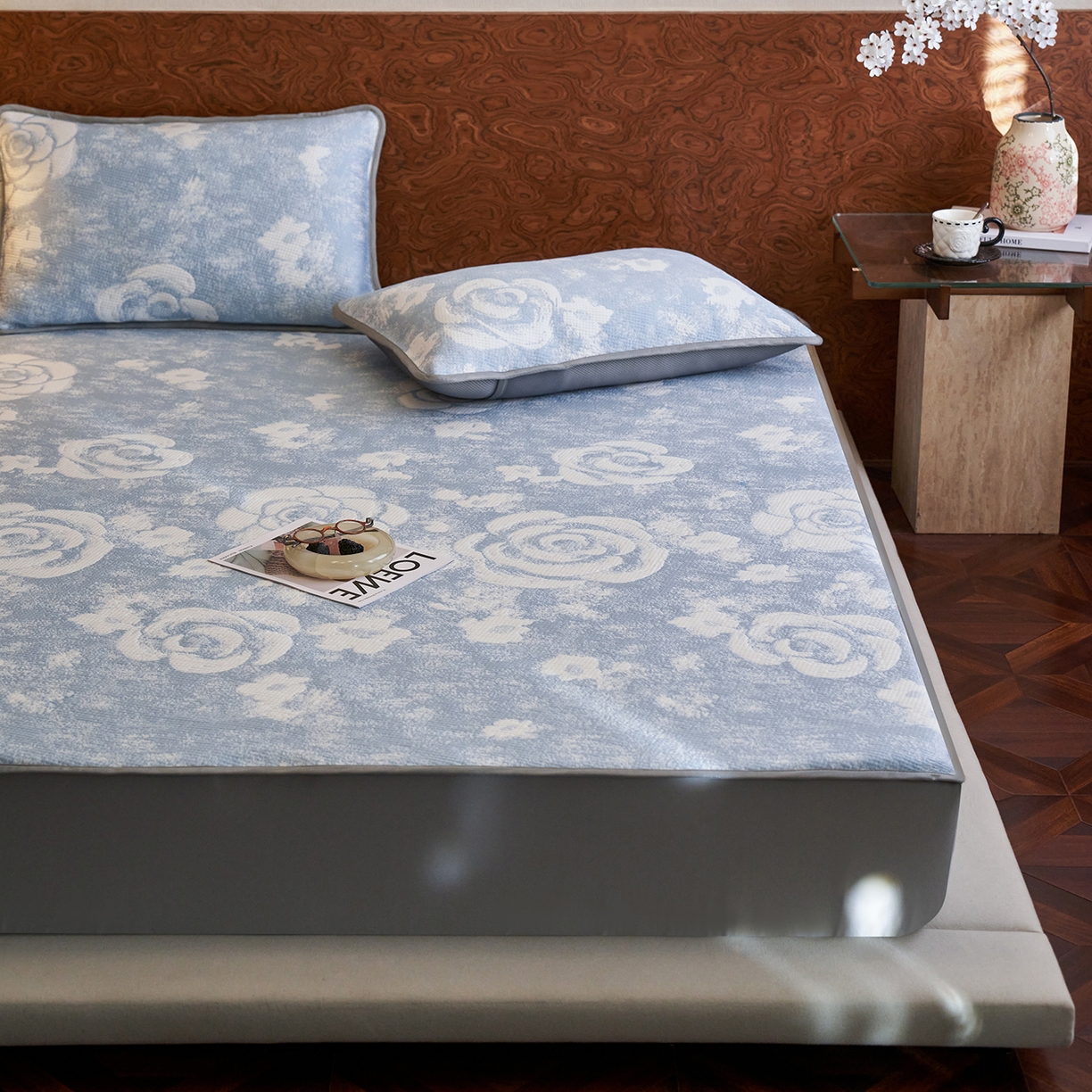 91家纺网 家纺一手货源 找家纺 千朵森 2026新款花卉系列冰感提花款凉席三件套 雾蓝屿