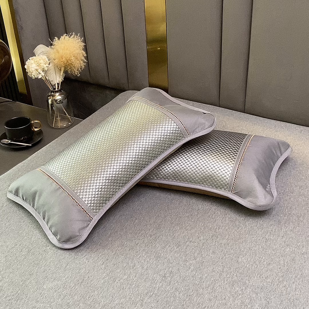 91家纺网 家纺一手货源 找家纺 梦叶草 2026新款全荞麦壳枕头夏季冰丝藤席枕芯冰藤荞麦枕竹面竹条凉席枕枕头枕芯 圆角冰藤荞麦枕-银色