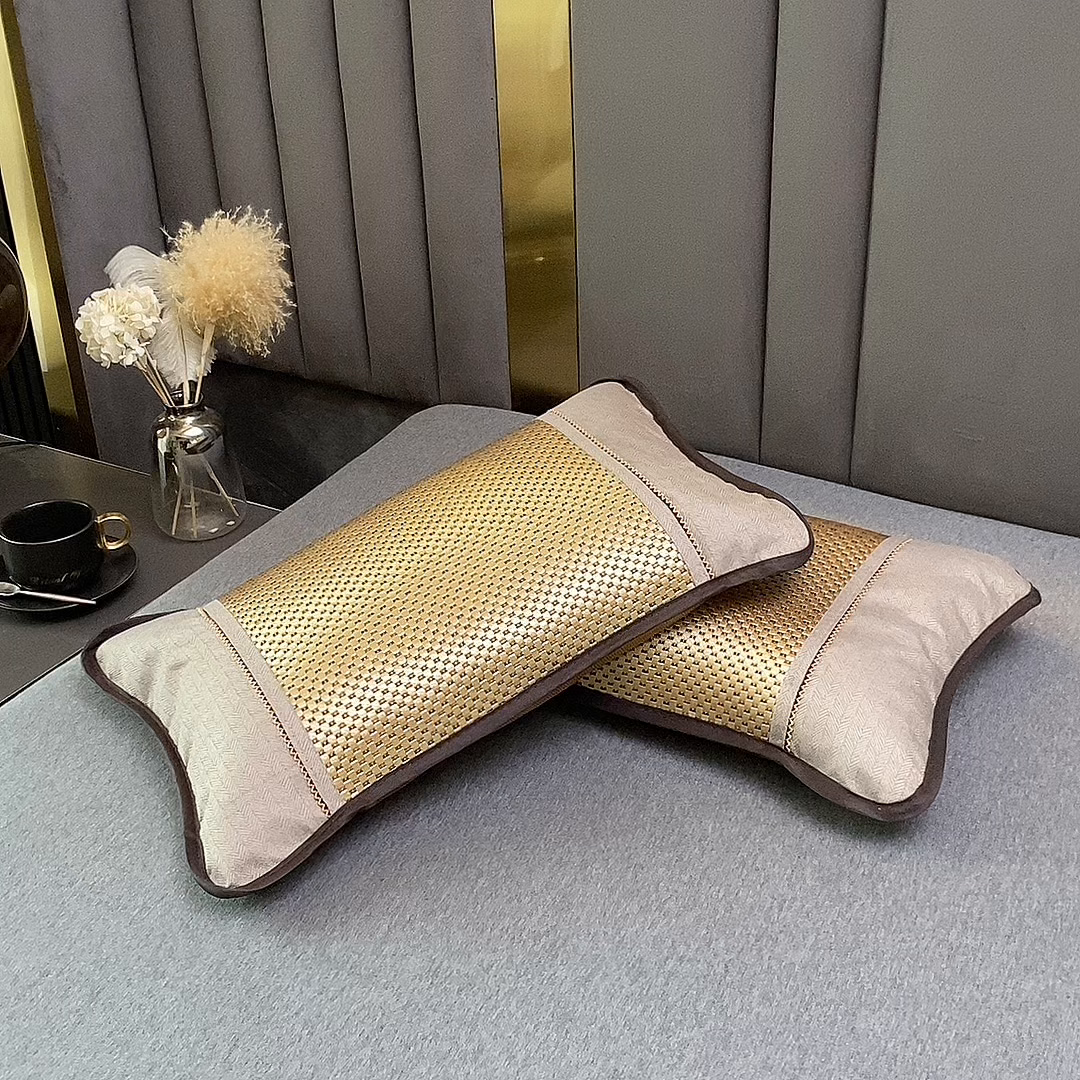 91家纺网 家纺一手货源 找家纺 梦叶草 2026新款全荞麦壳枕头夏季冰丝藤席枕芯冰藤荞麦枕竹面竹条凉席枕枕头枕芯 圆角冰藤荞麦枕-金色