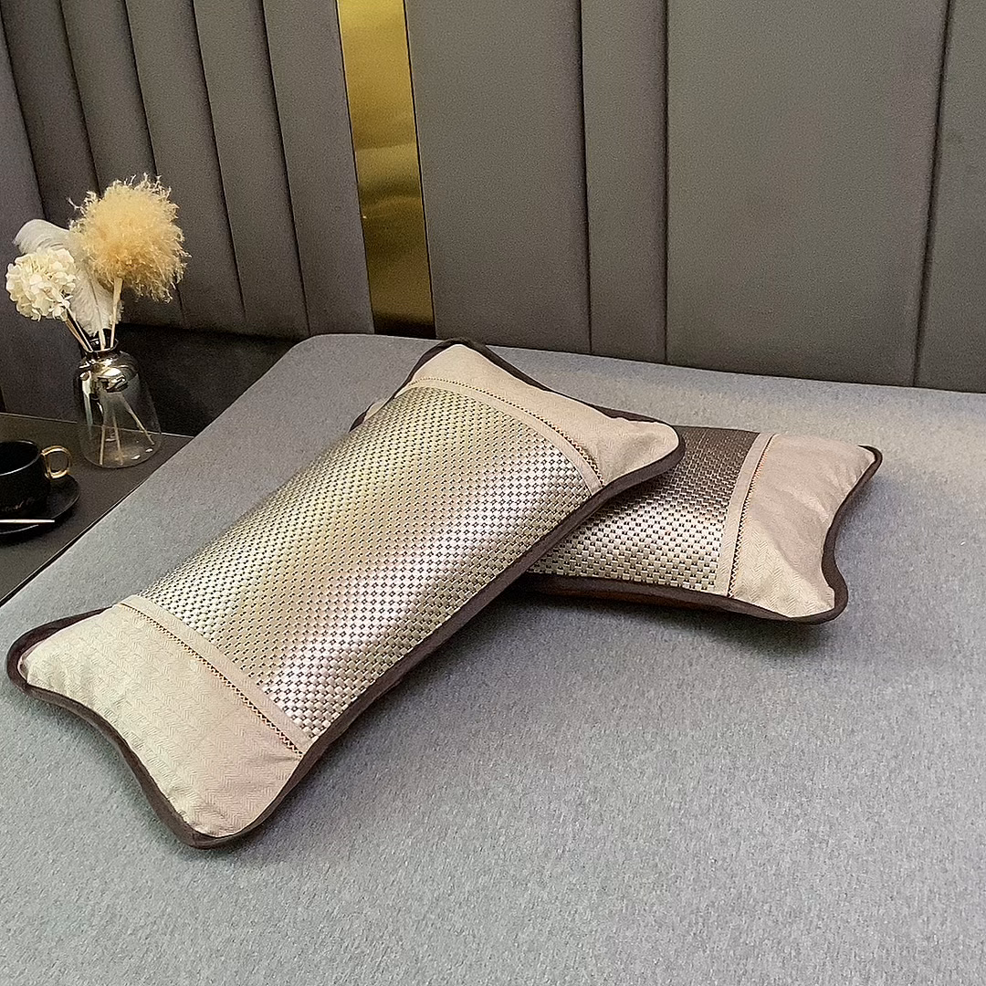 91家纺网 家纺一手货源 找家纺 梦叶草 2026新款全荞麦壳枕头夏季冰丝藤席枕芯冰藤荞麦枕竹面竹条凉席枕枕头枕芯 圆角冰藤荞麦枕-米色