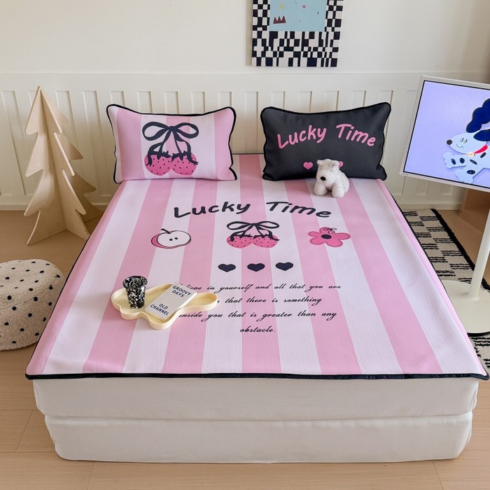 91家纺网 家纺一手货源 找家纺 顾里家纺 2026新款Chic风冰感纤维软席席子凉席 甜酷草莓