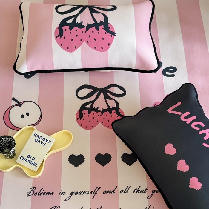 91家纺网 家纺一手货源 找家纺 顾里家纺 2026新款Chic风冰感纤维软席席子凉席 甜酷草莓