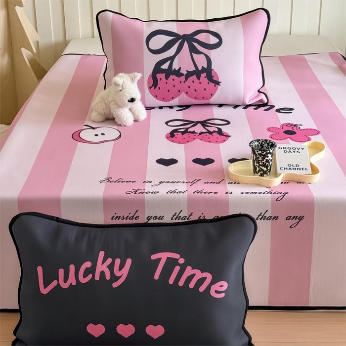 91家纺网 家纺一手货源 找家纺 顾里家纺 2026新款Chic风冰感纤维软席席子凉席 甜酷草莓