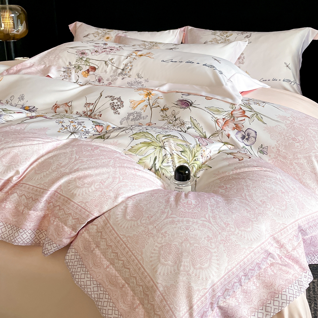 91家纺网 家纺一手货源 找家纺 置顶家纺 2026新款数码印花大版双面水洗天丝四件套 花卉乐园