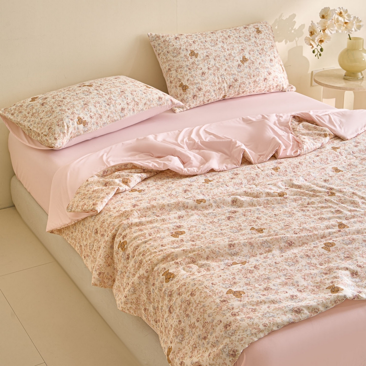 91家纺网 家纺一手货源 找家纺 宜代光年 2026春夏新款全棉双层纱凉感夏被夏凉被空调被 森系小熊-粉