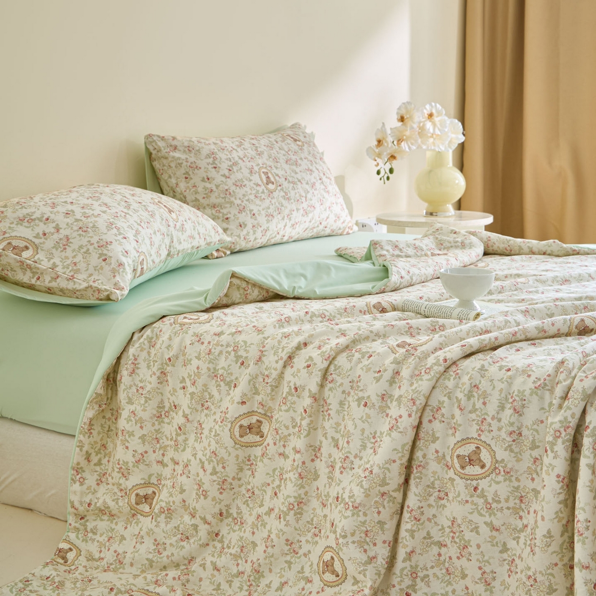 91家纺网 家纺一手货源 找家纺 宜代光年 2026春夏新款全棉双层纱凉感夏被夏凉被空调被 森系小熊-绿