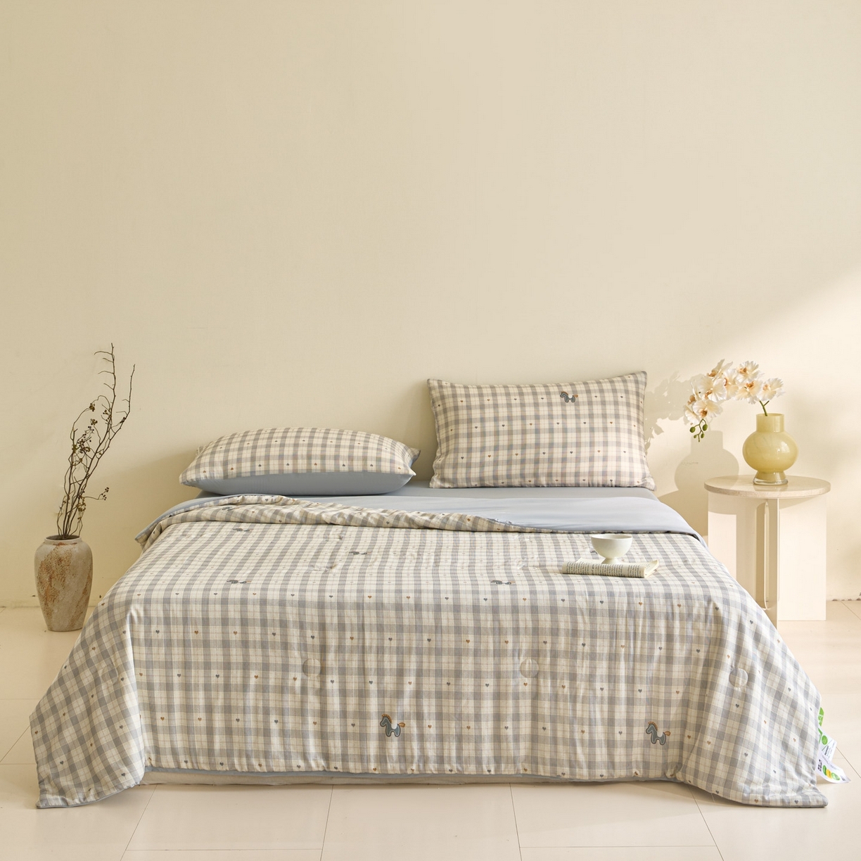 91家纺网 家纺一手货源 找家纺 宜代光年 2026春夏新款全棉双层纱凉感夏被夏凉被空调被 奶杏格调