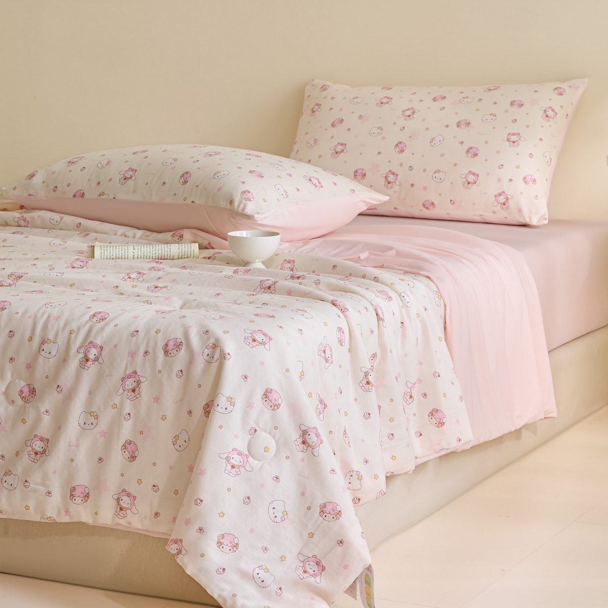 91家纺网 家纺一手货源 找家纺 宜代光年 2026春夏新款全棉双层纱凉感夏被夏凉被空调被 甜梦凯蒂