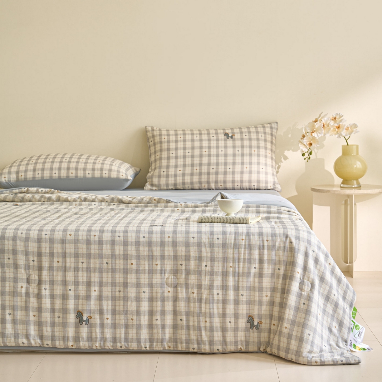 91家纺网 家纺一手货源 找家纺 宜代光年 2026春夏新款全棉双层纱凉感夏被夏凉被空调被 奶杏格调