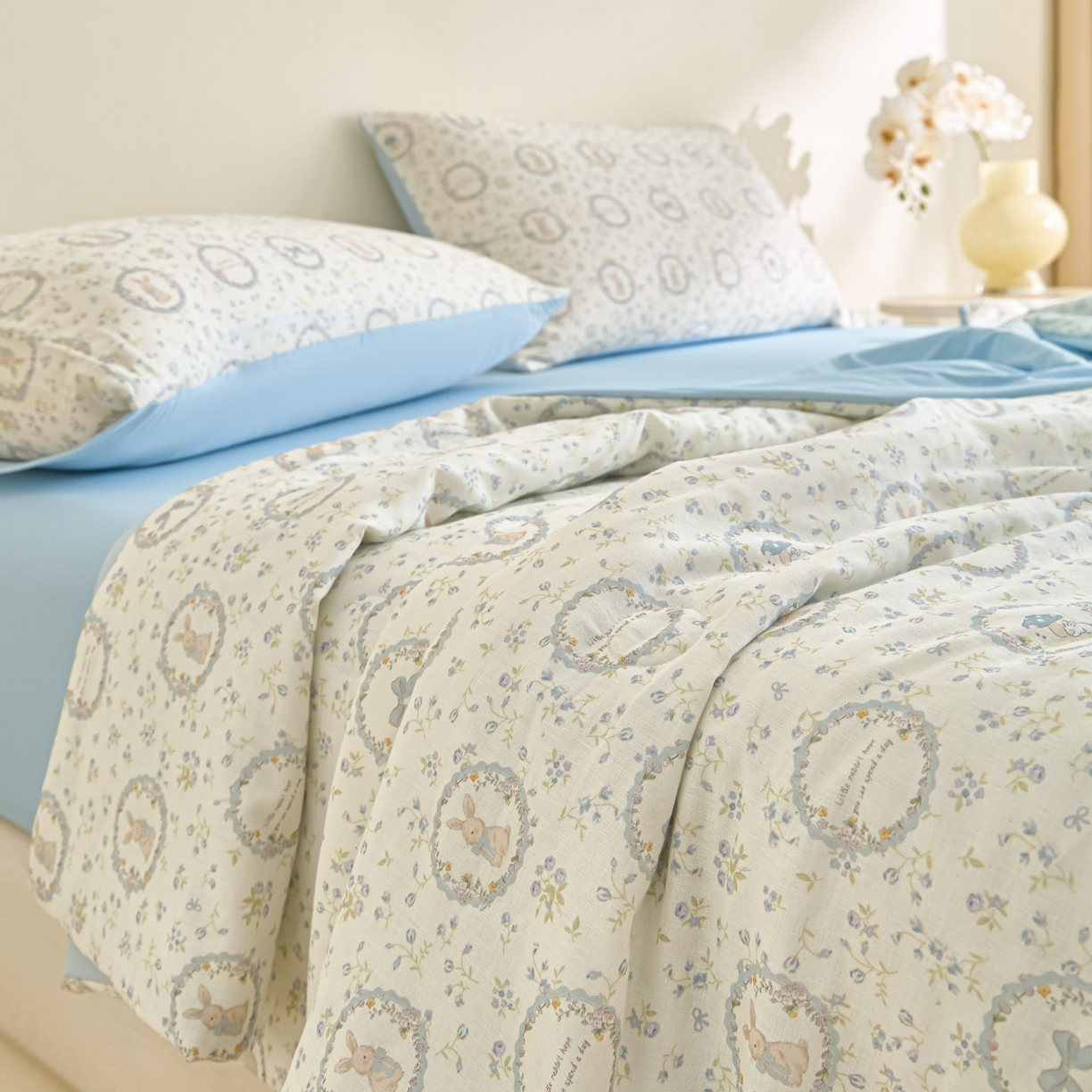 91家纺网 家纺一手货源 找家纺 宜代光年 2026春夏新款全棉双层纱凉感夏被夏凉被空调被 晴空小兔