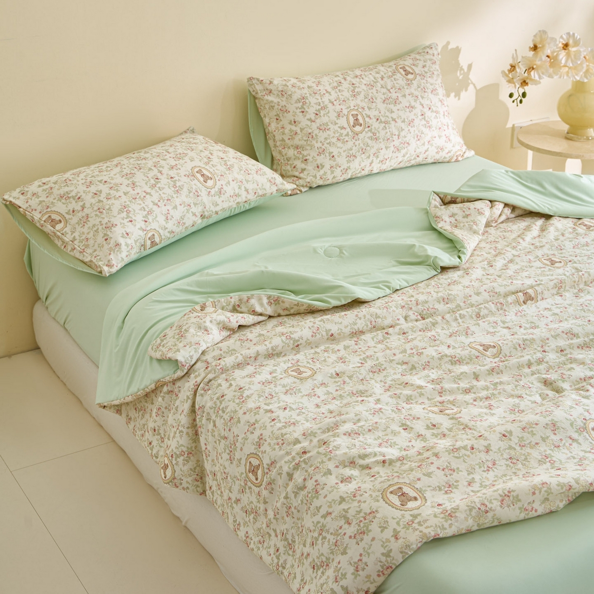 91家纺网 家纺一手货源 找家纺 宜代光年 2026春夏新款全棉双层纱凉感夏被夏凉被空调被 森系小熊-绿