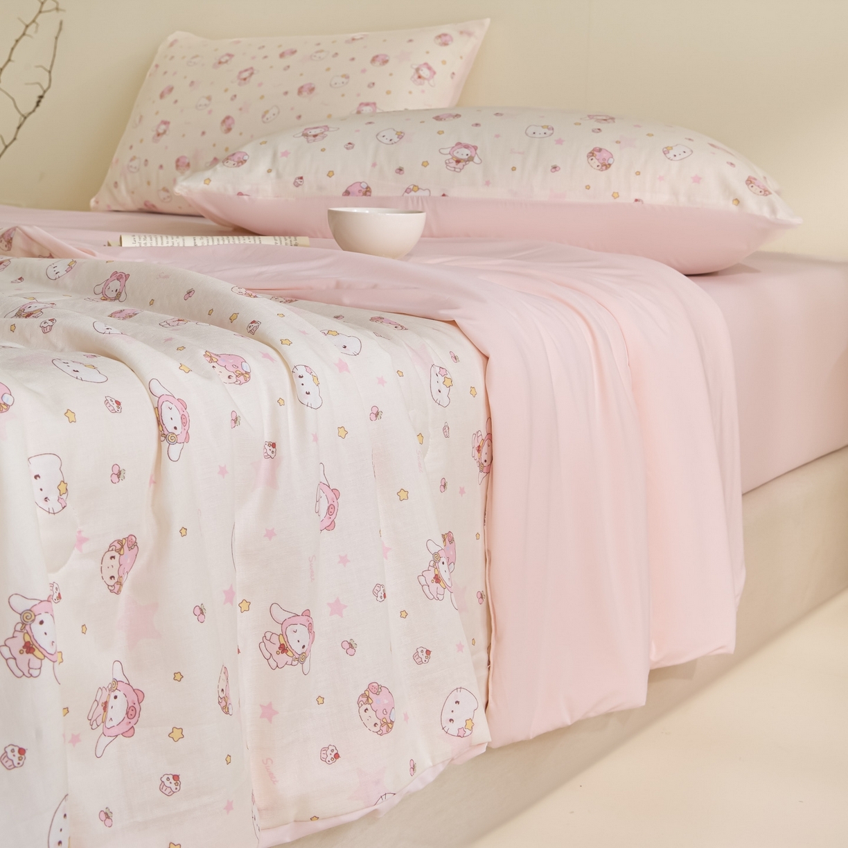 91家纺网 家纺一手货源 找家纺 宜代光年 2026春夏新款全棉双层纱凉感夏被夏凉被空调被 甜梦凯蒂