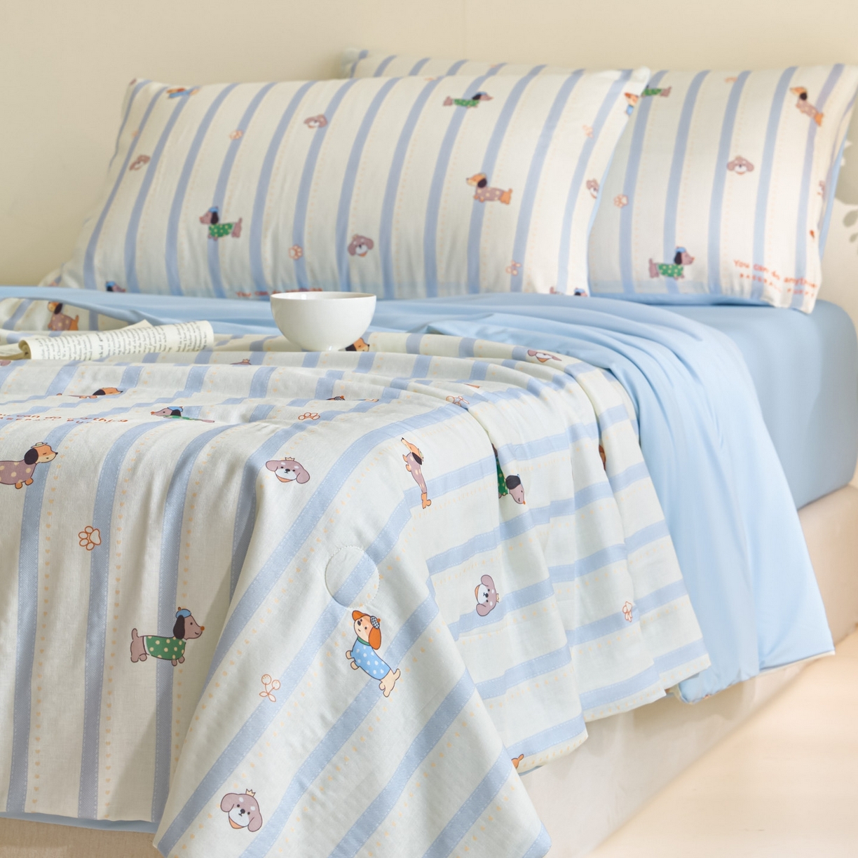 91家纺网 家纺一手货源 找家纺 宜代光年 2026春夏新款全棉双层纱凉感夏被夏凉被空调被 条纹小狗