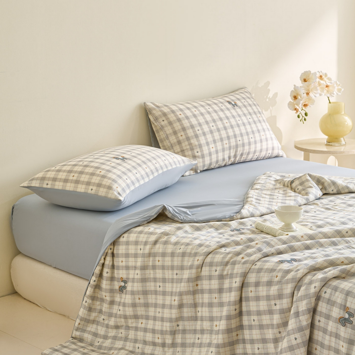 91家纺网 家纺一手货源 找家纺 宜代光年 2026春夏新款全棉双层纱凉感夏被夏凉被空调被 奶杏格调