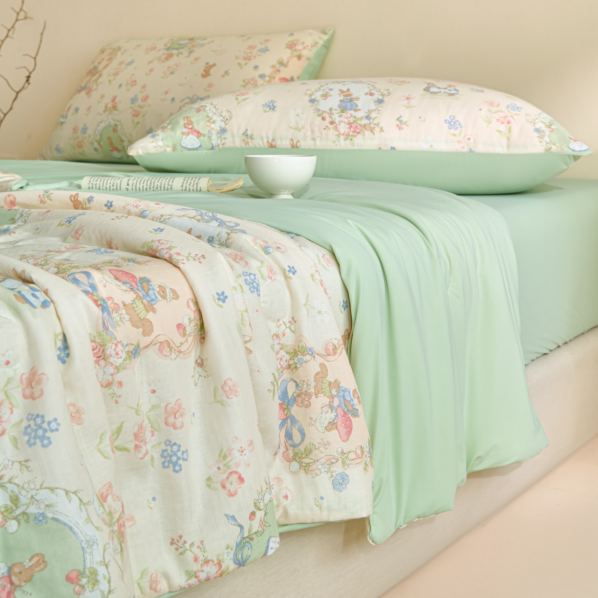 91家纺网 家纺一手货源 找家纺 宜代光年 2026春夏新款全棉双层纱凉感夏被夏凉被空调被 花园小兔