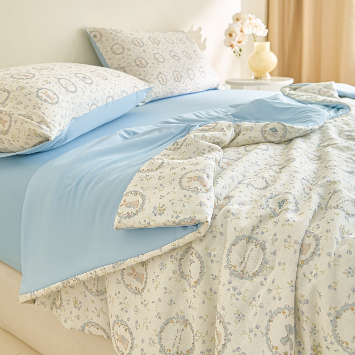 91家纺网 家纺一手货源 找家纺 宜代光年 2026春夏新款全棉双层纱凉感夏被夏凉被空调被 晴空小兔