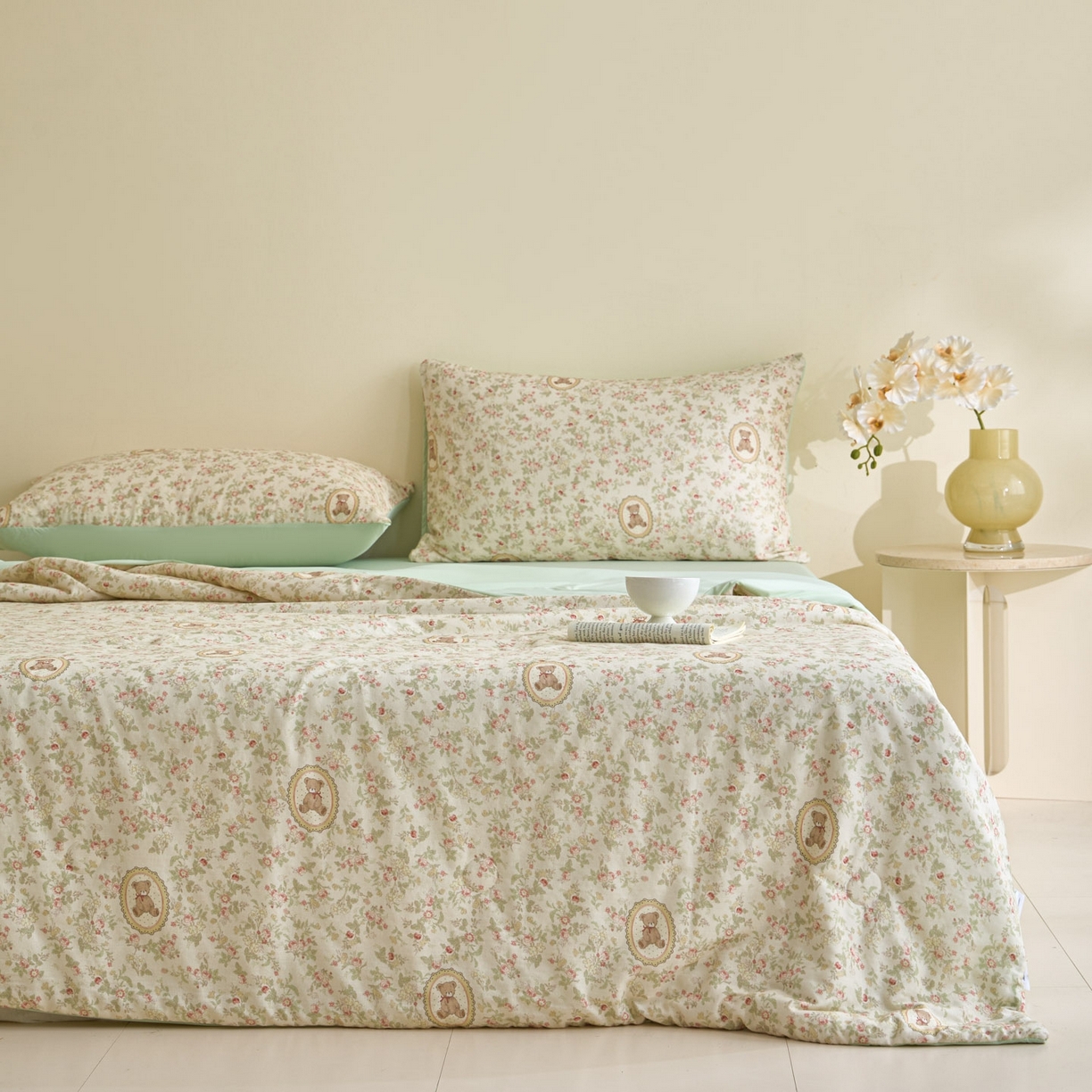 91家纺网 家纺一手货源 找家纺 宜代光年 2026春夏新款全棉双层纱凉感夏被夏凉被空调被 森系小熊-绿