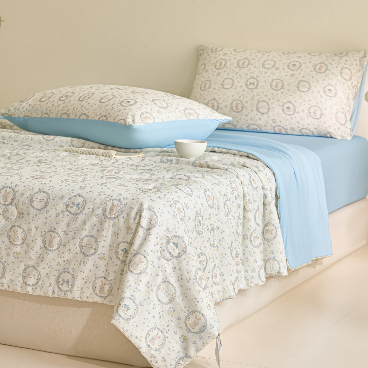 91家纺网 家纺一手货源 找家纺 宜代光年 2026春夏新款全棉双层纱凉感夏被夏凉被空调被 晴空小兔