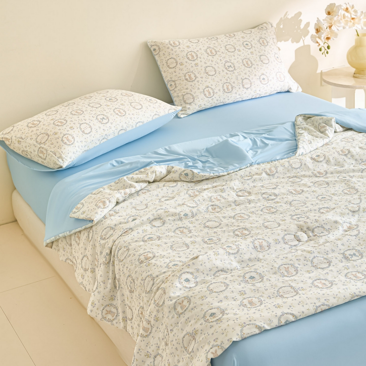 91家纺网 家纺一手货源 找家纺 宜代光年 2026春夏新款全棉双层纱凉感夏被夏凉被空调被 晴空小兔