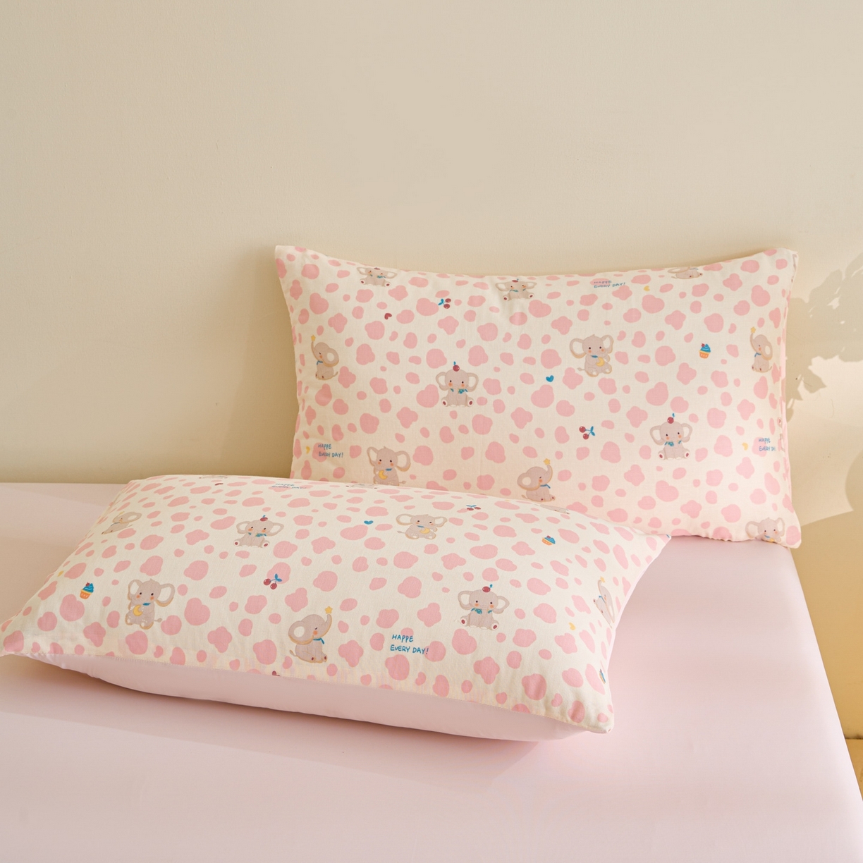 91家纺网 家纺一手货源 找家纺 宜代光年 2026春夏新款全棉双层纱凉感夏被夏凉被空调被 樱桃粉象