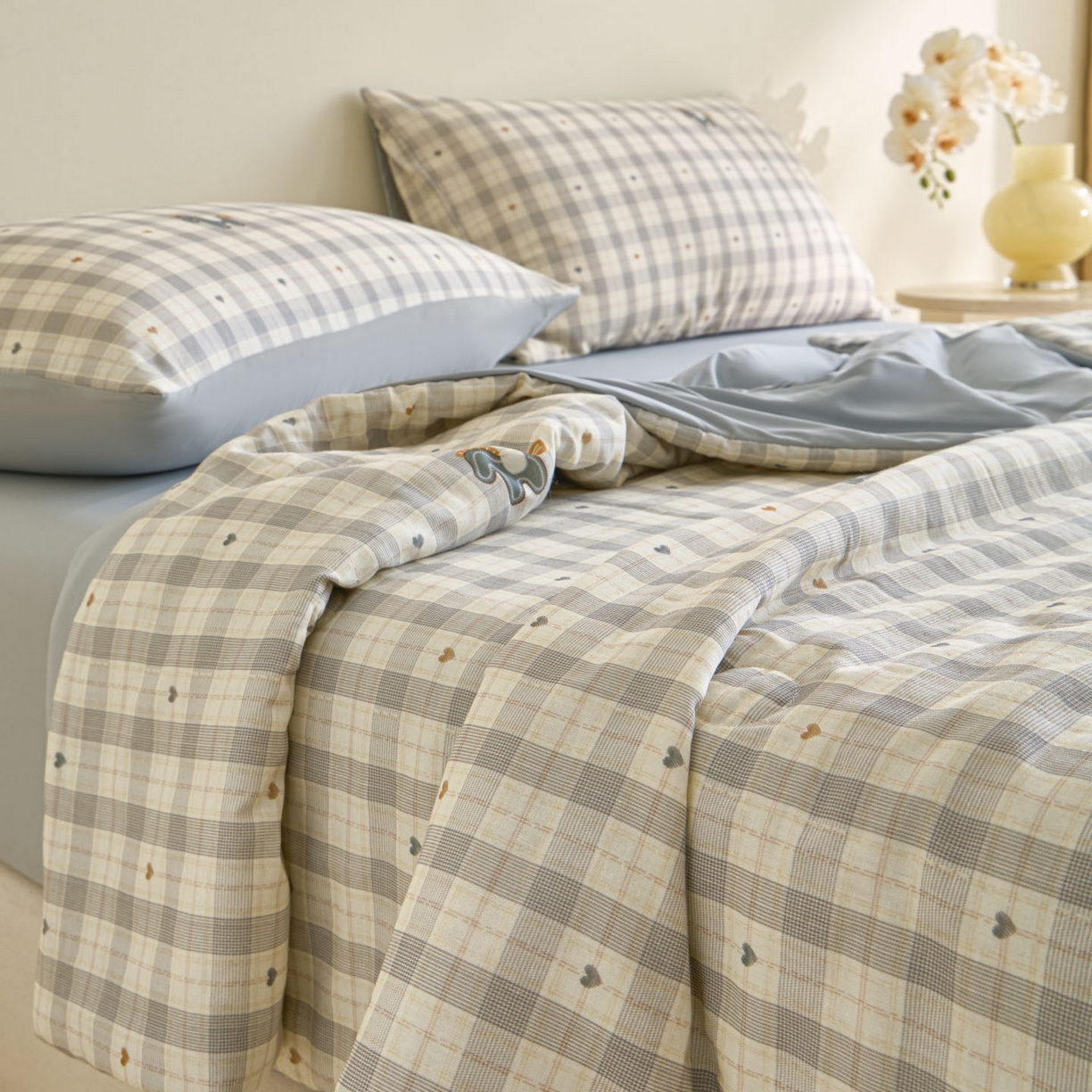 91家纺网 家纺一手货源 找家纺 宜代光年 2026春夏新款全棉双层纱凉感夏被夏凉被空调被 奶杏格调