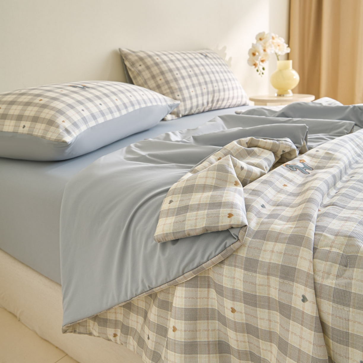 91家纺网 家纺一手货源 找家纺 宜代光年 2026春夏新款全棉双层纱凉感夏被夏凉被空调被 奶杏格调