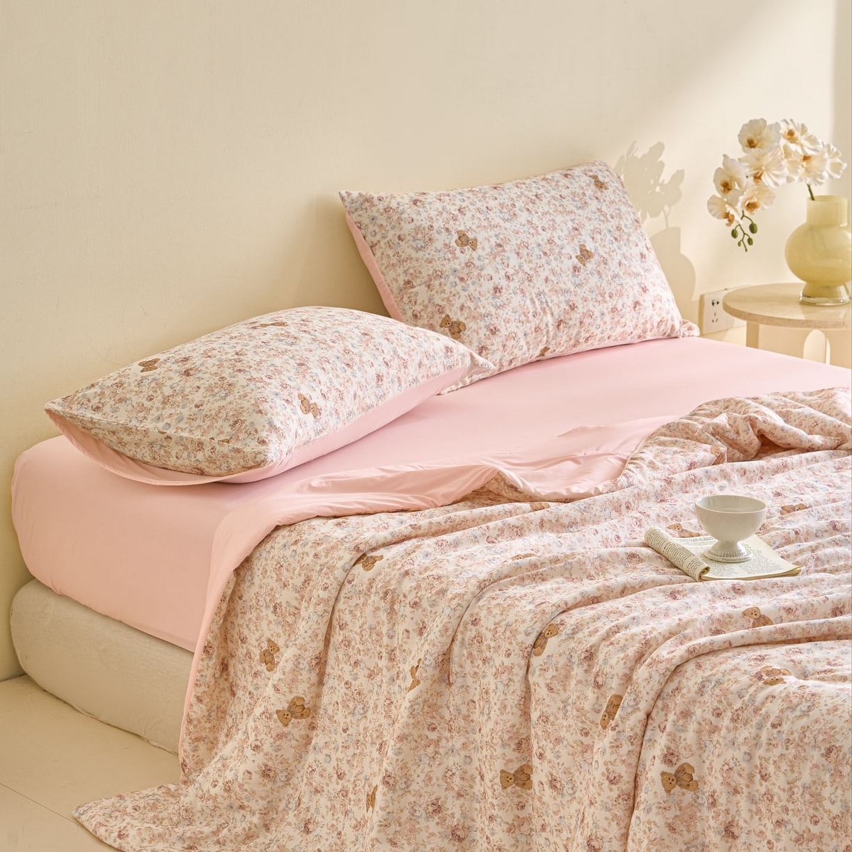 91家纺网 家纺一手货源 找家纺 宜代光年 2026春夏新款全棉双层纱凉感夏被夏凉被空调被 森系小熊-粉