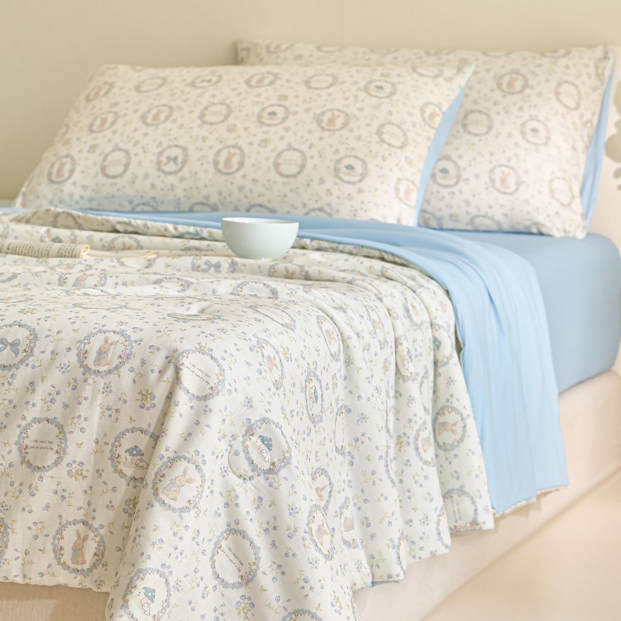 91家纺网 家纺一手货源 找家纺 宜代光年 2026春夏新款全棉双层纱凉感夏被夏凉被空调被 晴空小兔