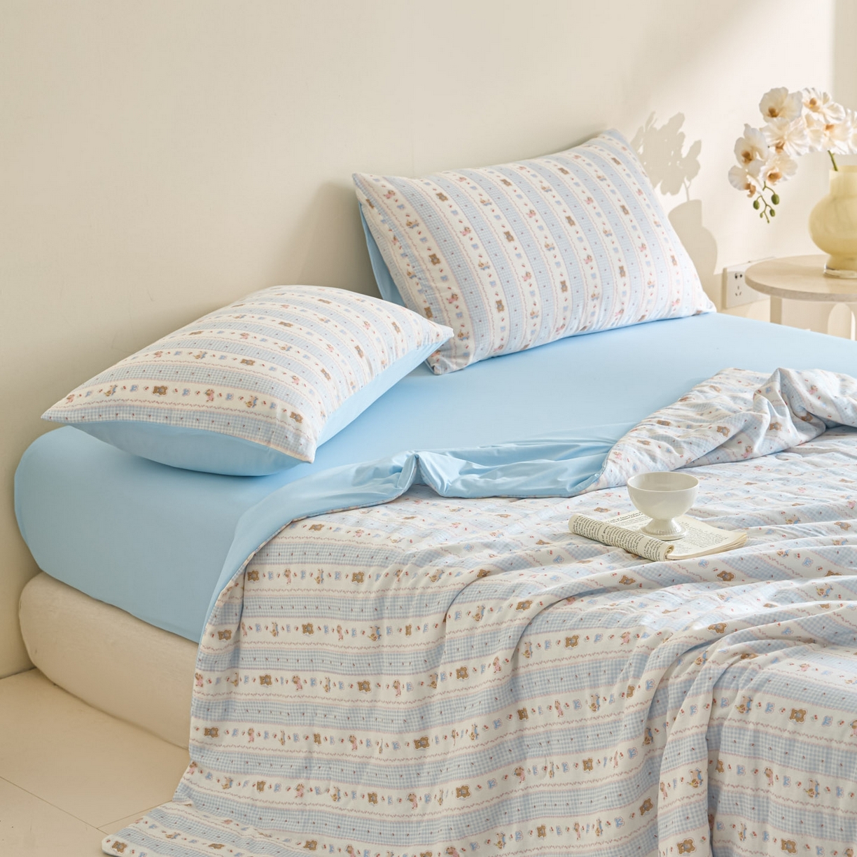 91家纺网 家纺一手货源 找家纺 宜代光年 2026春夏新款全棉双层纱凉感夏被夏凉被空调被 海盐小熊