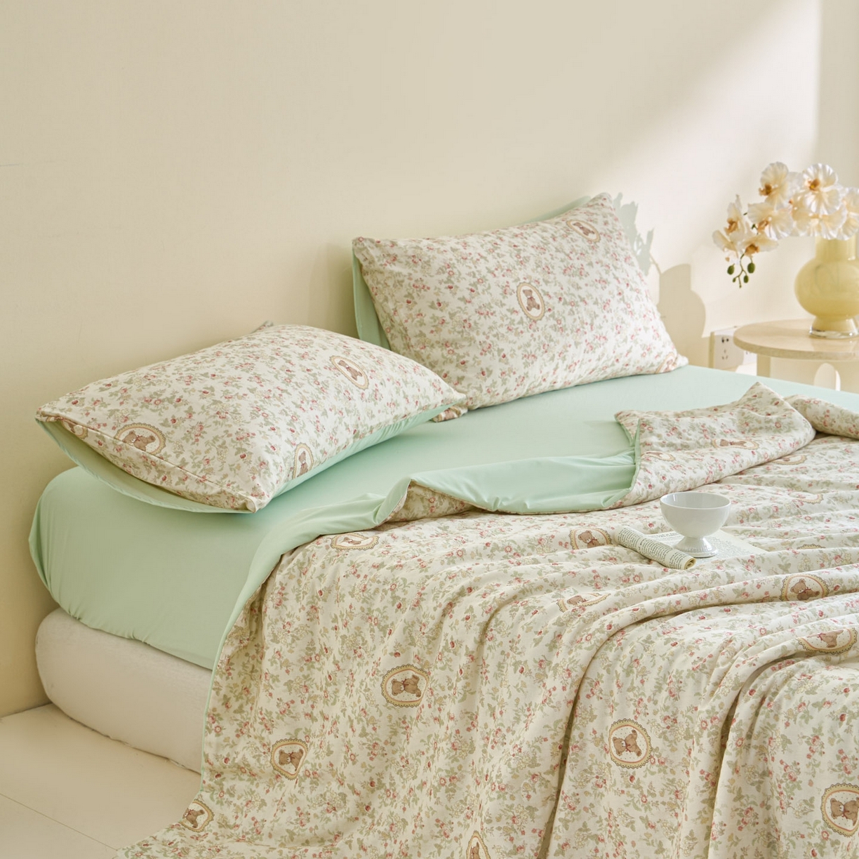 91家纺网 家纺一手货源 找家纺 宜代光年 2026春夏新款全棉双层纱凉感夏被夏凉被空调被 森系小熊-绿