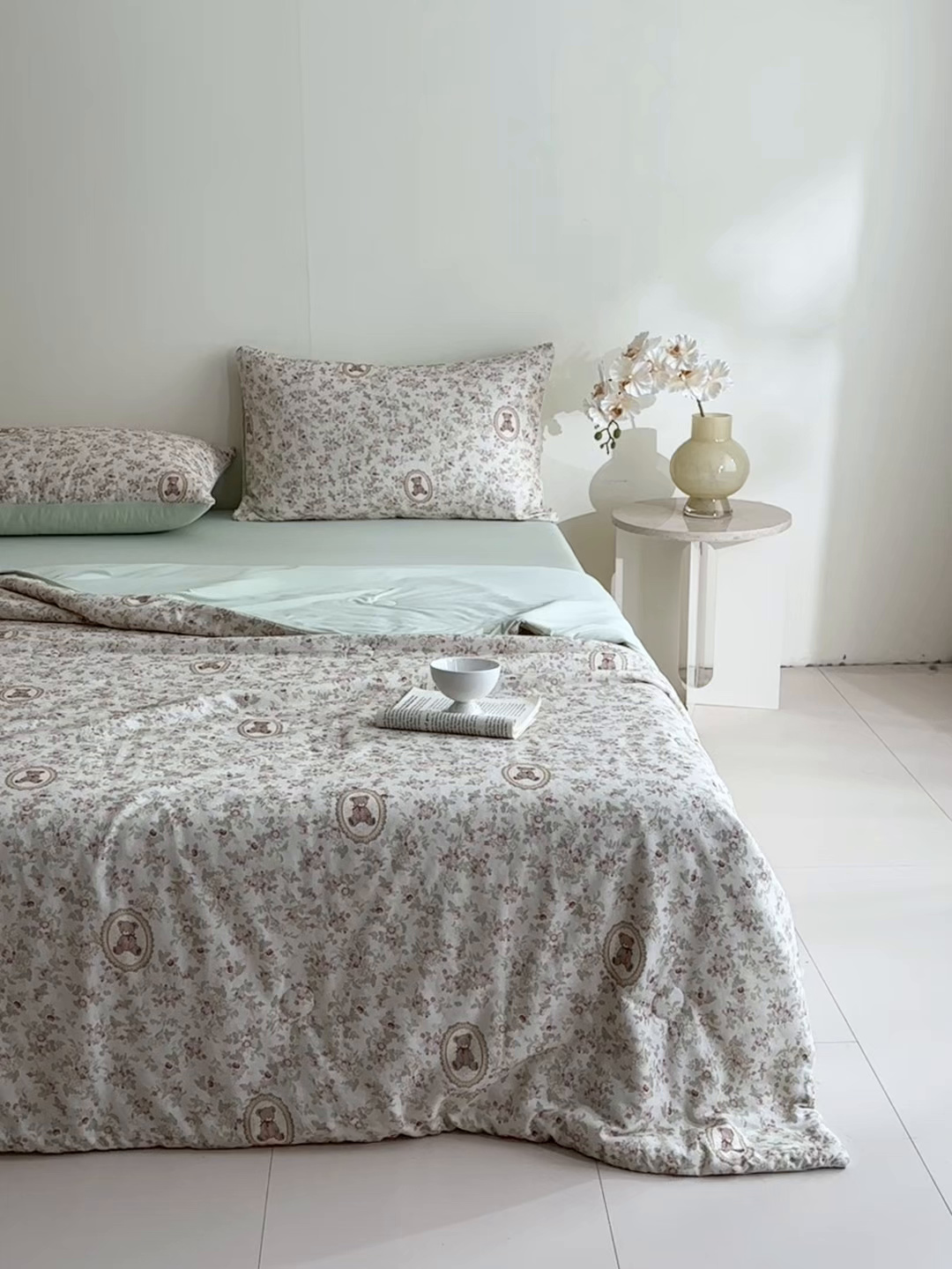 91家纺网 家纺一手货源 找家纺 宜代光年 2026春夏新款全棉双层纱凉感夏被夏凉被空调被 森系小熊-绿