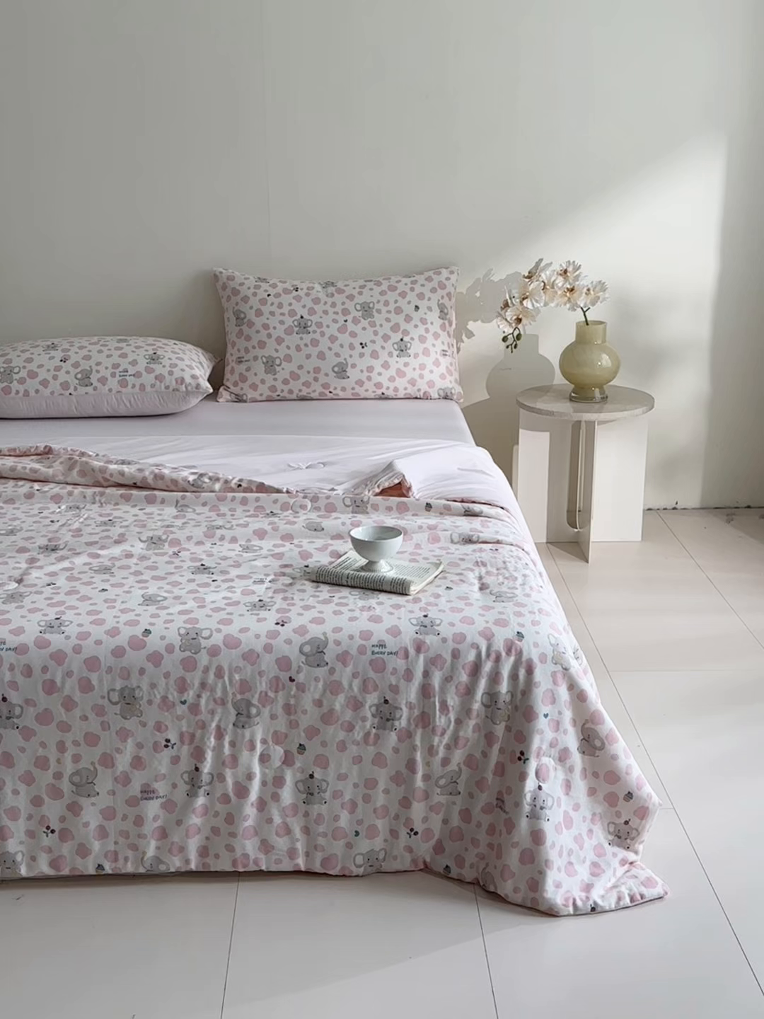 91家纺网 家纺一手货源 找家纺 宜代光年 2026春夏新款全棉双层纱凉感夏被夏凉被空调被 樱桃粉象