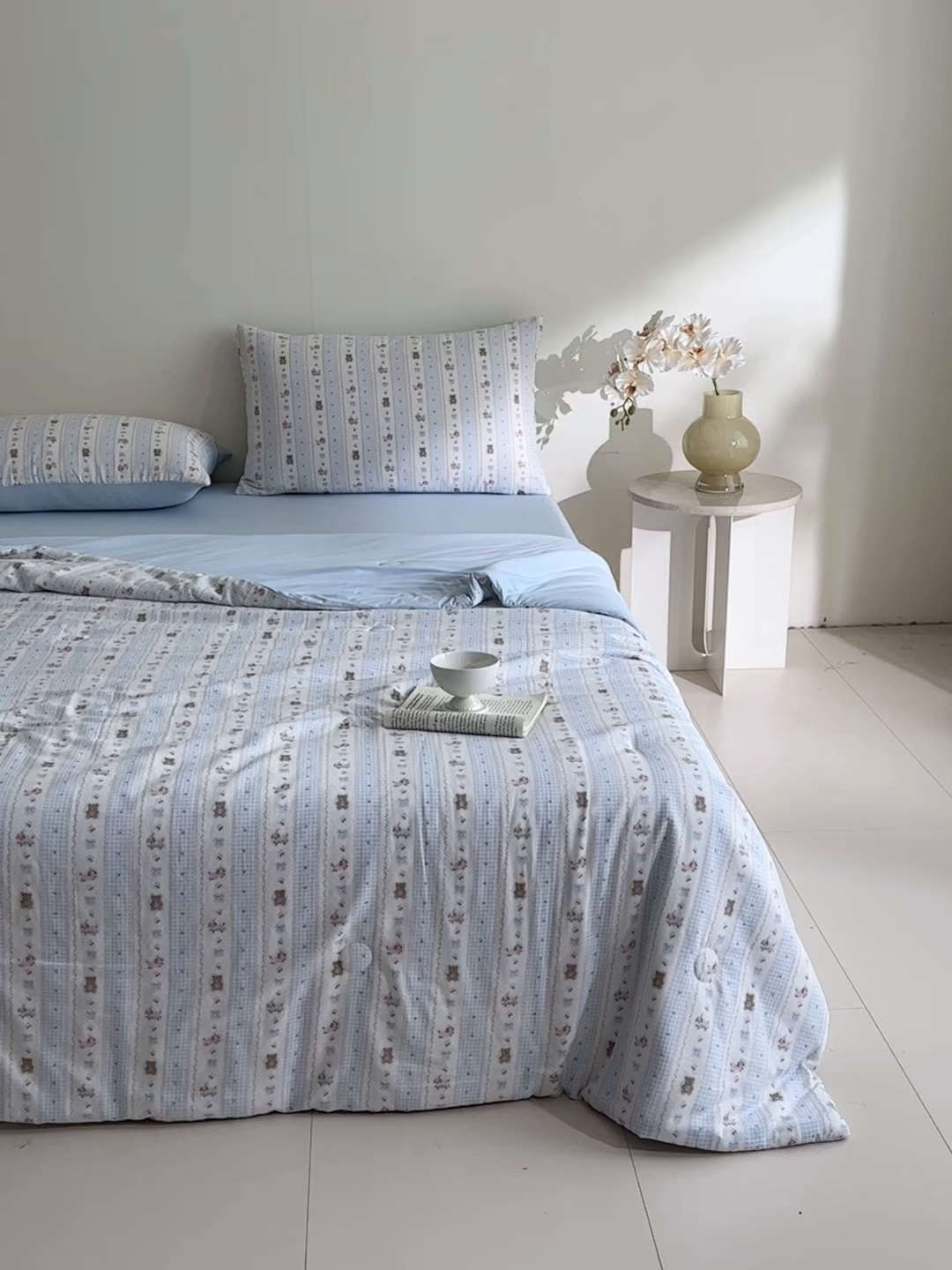 91家纺网 家纺一手货源 找家纺 宜代光年 2026春夏新款全棉双层纱凉感夏被夏凉被空调被 海盐小熊