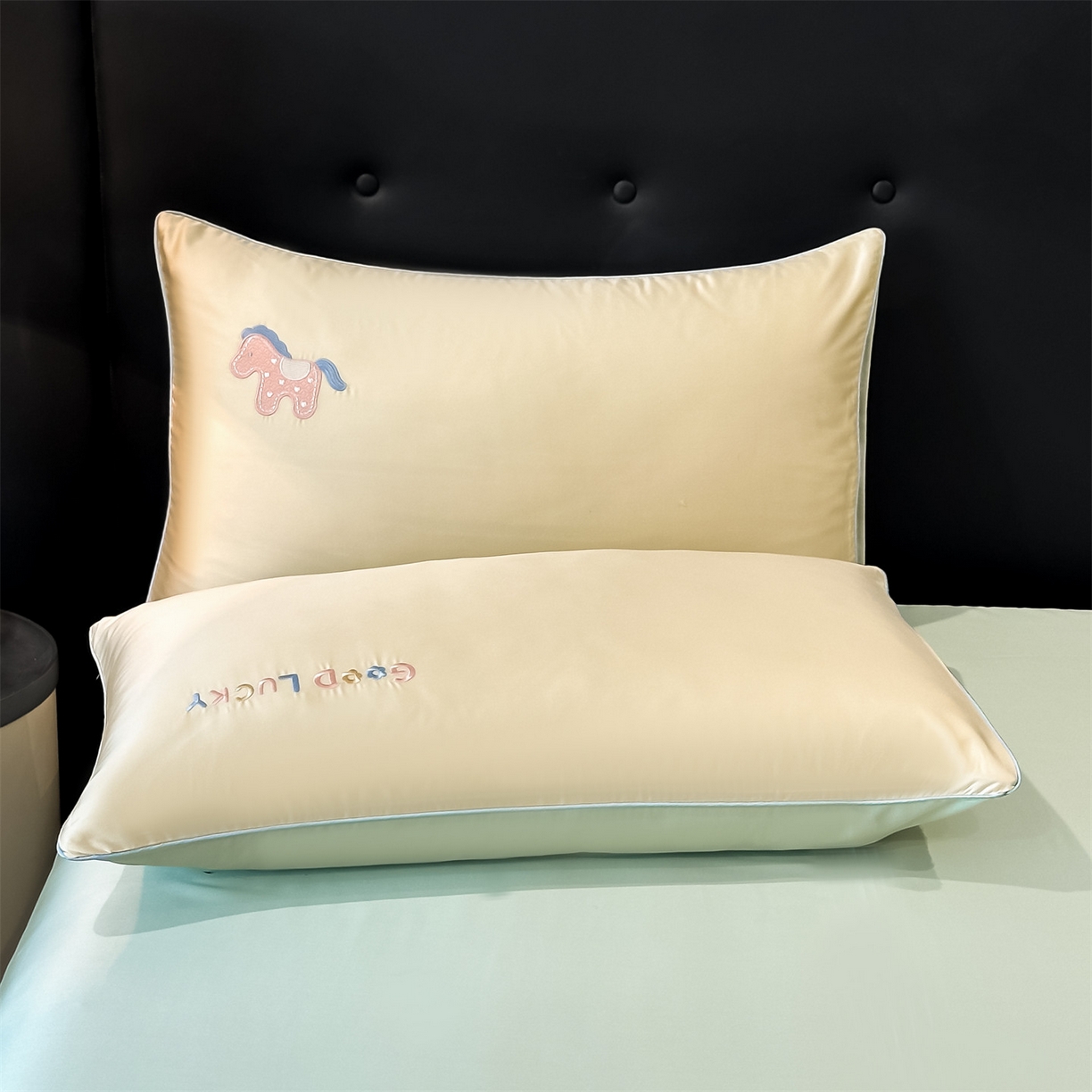 91家纺网 家纺一手货源 找家纺 （总）小久久（小九九） 2026新款水洗冰丝刺绣以梦为马四件套