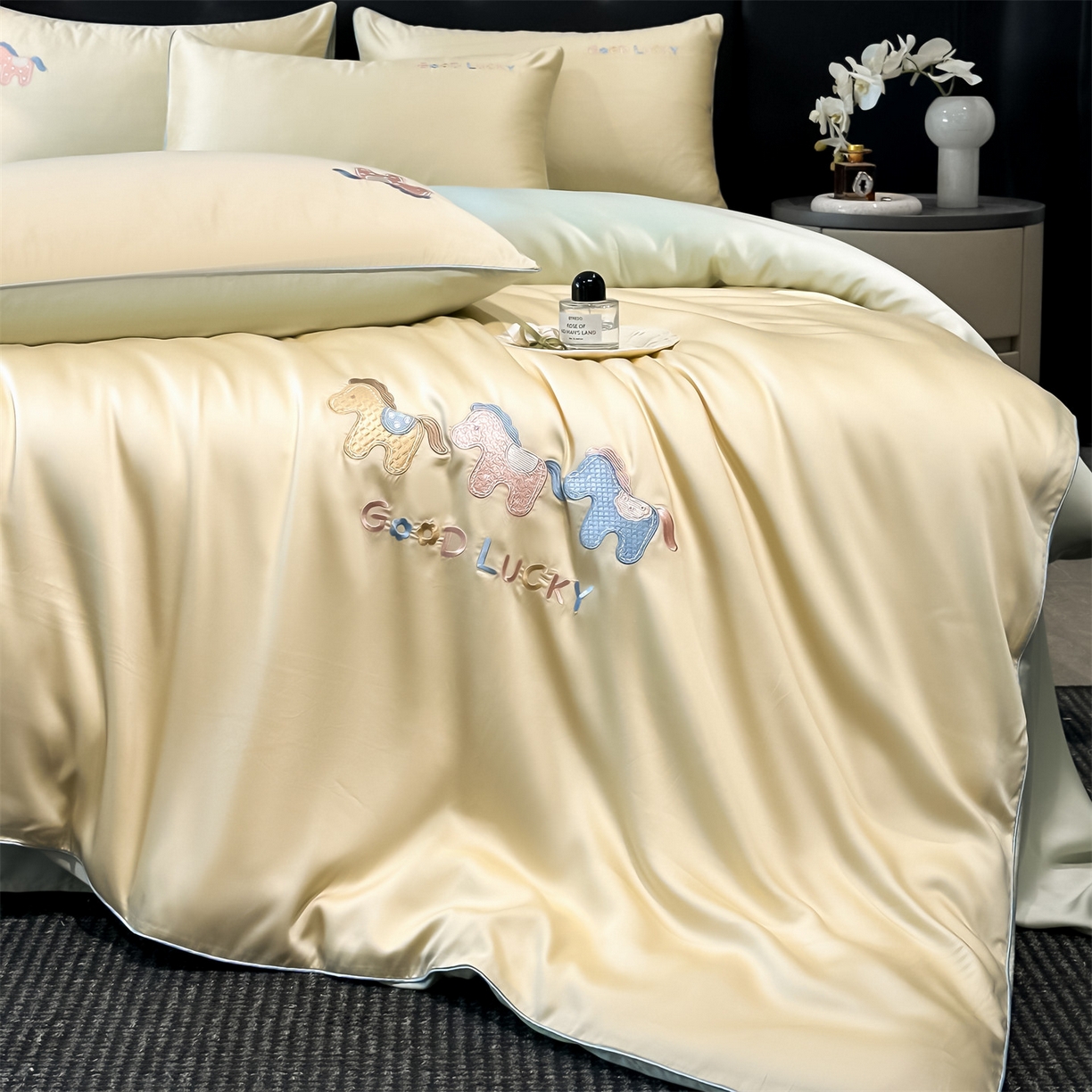 91家纺网 家纺一手货源 找家纺 （总）小久久（小九九） 2026新款水洗冰丝刺绣以梦为马四件套