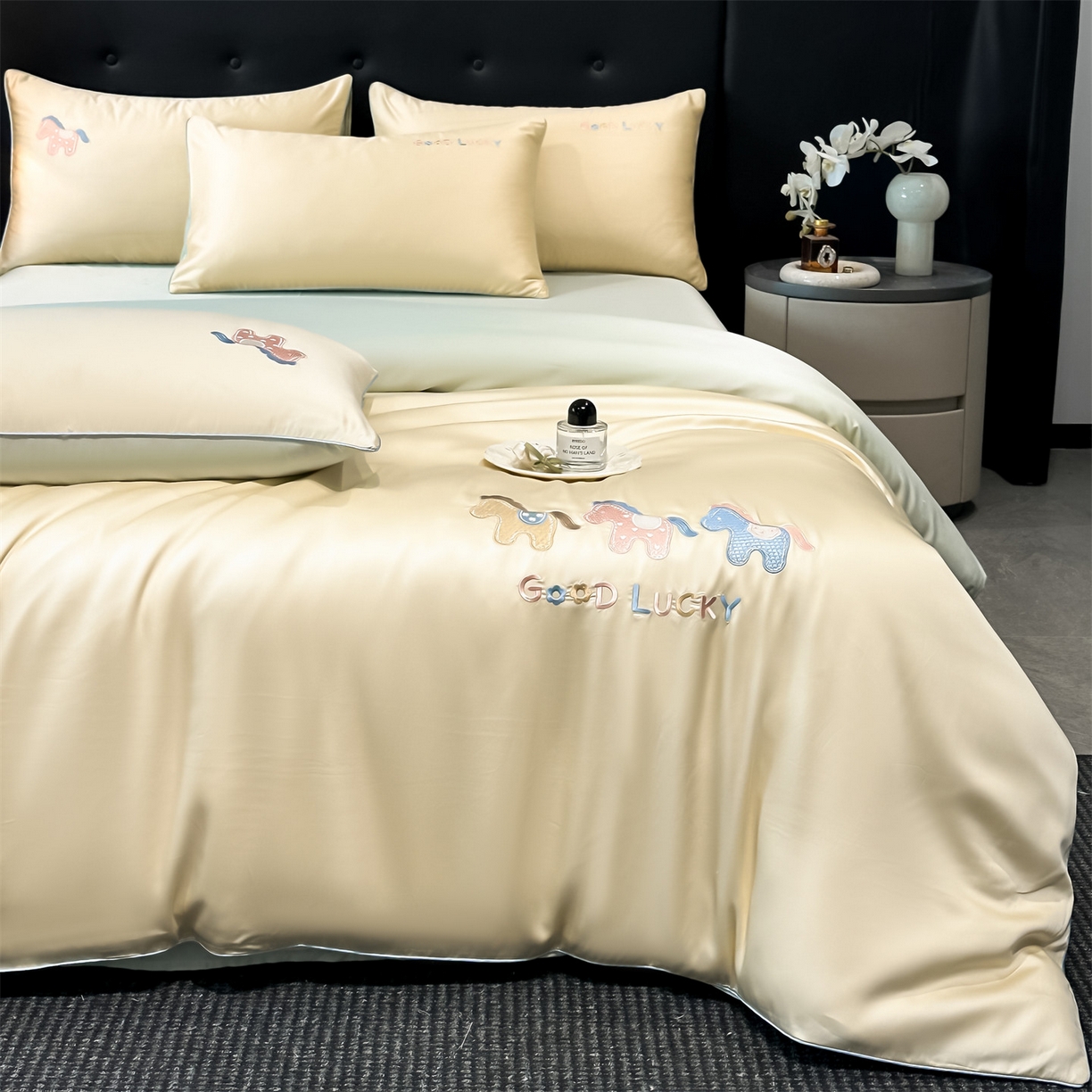 91家纺网 家纺一手货源 找家纺 （总）小久久（小九九） 2026新款水洗冰丝刺绣以梦为马四件套