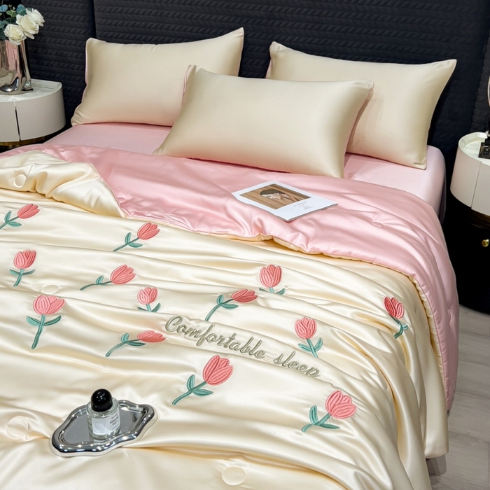 91家纺网 家纺一手货源 找家纺 （总）爱彼家纺 2026夏季新款水洗冰丝轻奢刺绣凉感夏被夏凉被空调被