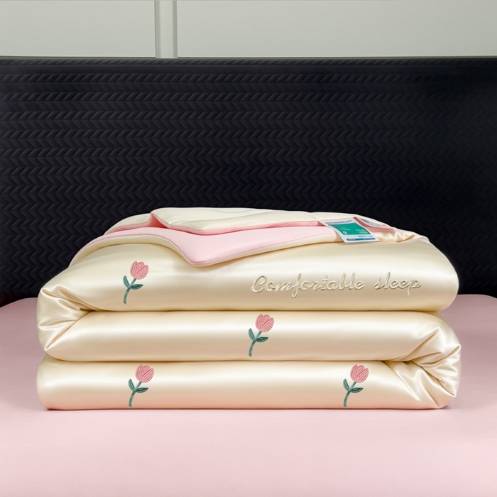 91家纺网 家纺一手货源 找家纺 （总）爱彼家纺 2026夏季新款水洗冰丝轻奢刺绣凉感夏被夏凉被空调被