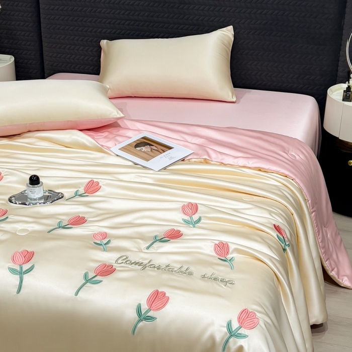 91家纺网 家纺一手货源 找家纺 （总）爱彼家纺 2026夏季新款水洗冰丝轻奢刺绣凉感夏被夏凉被空调被