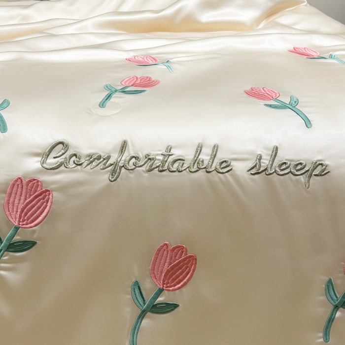 91家纺网 家纺一手货源 找家纺 （总）爱彼家纺 2026夏季新款水洗冰丝轻奢刺绣凉感夏被夏凉被空调被