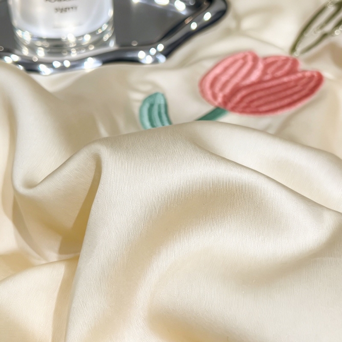 91家纺网 家纺一手货源 找家纺 （总）爱彼家纺 2026夏季新款水洗冰丝轻奢刺绣凉感夏被夏凉被空调被